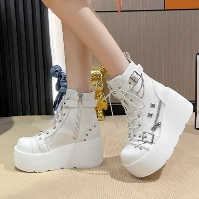 Motorcycle Chain - Designer Frauen Plattform Gothic Ankle Combat